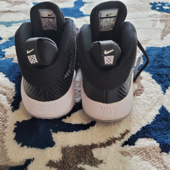 Nike size 8.5 Workout Running shoes - Picture 2 of 8